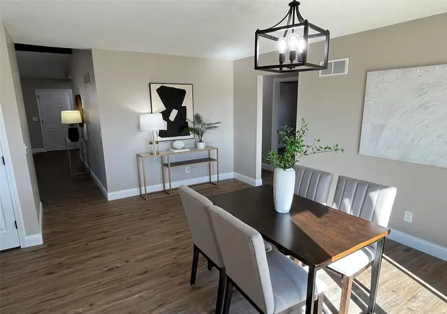 Photo 3 of Single Family Residence at 4 Overland Trail Ct, Saint Charles, MO 63304 | MLS# MIS24073532 |  | Sold on 2024-12-27