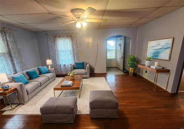 Photo 4 of Single Family Residence at 806 W Page St, Vandalia, MO 63382 | MLS# MIS24073646 |  | Sold on 2025-04-23