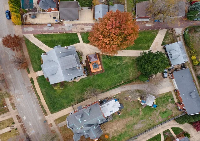 Photo 3 of Single Family Residence at 3137 Longfellow Blvd, Saint Louis, MO 63104 | MLS# MIS24073762 | | Sold on 2025-01-15