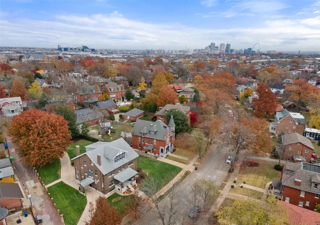 Photo 4 of Single Family Residence at 3137 Longfellow Blvd, Saint Louis, MO 63104 | MLS# MIS24073762 | | Sold on 2025-01-15