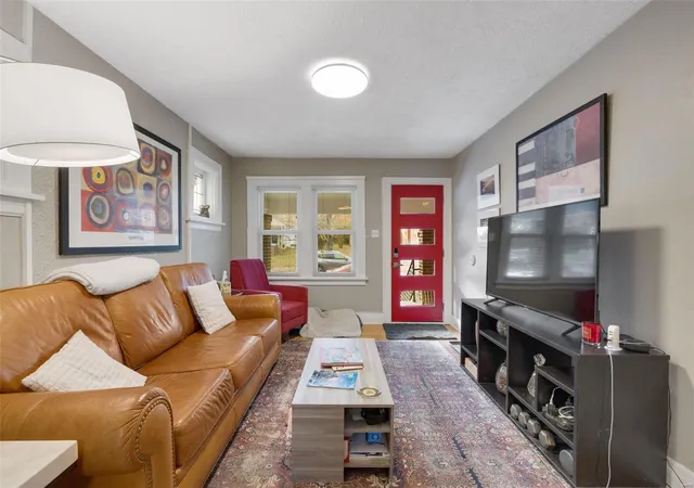 Photo 4 of Single Family Residence at 5122 Lenox Ave, Saint Louis, MO 63119 | MLS# MIS24073764 | | Sold on 2025-01-13