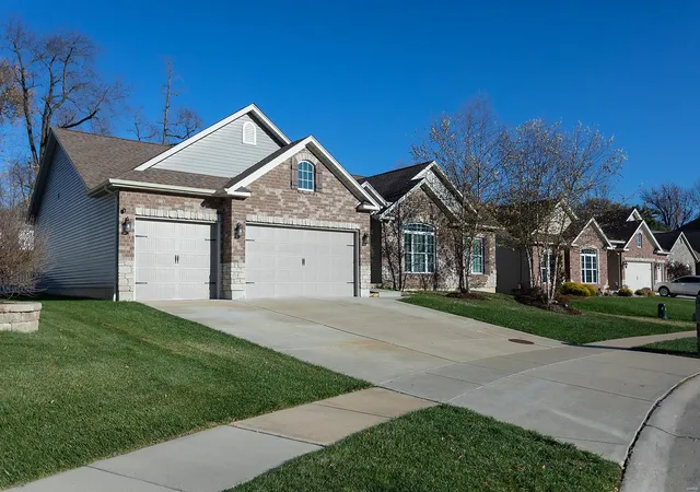 Photo 1 of Single Family Residence at 460 Pearl Ridge Ct, Saint Charles, MO 63303 | MLS# MIS24073783 | | Sold on 2025-01-13