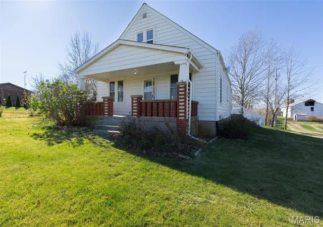Photo 1 of Single Family Residence at 12449 Quarry Town Rd, Sainte Genevieve, MO 63670 | MLS# MIS24073828 | | Sold on 2025-09-18