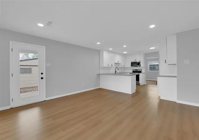 Photo 4 of Single Family Residence at 9532 Stansberry Ave, Saint Louis, MO 63134 | MLS# MIS24073867 | | Sold on 2025-02-25