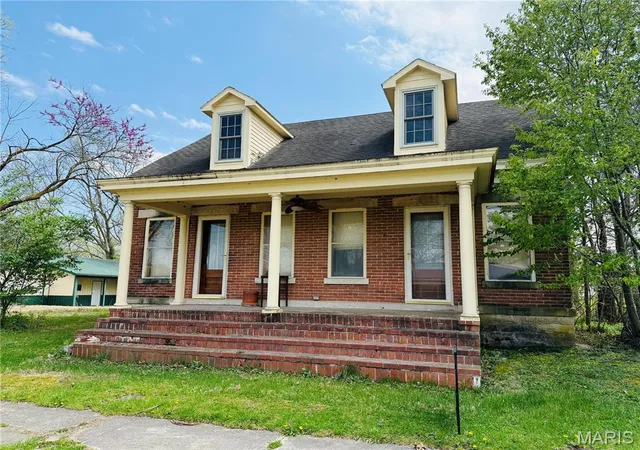 Photo 1 of Single Family Residence at 315 E Madison St, Paris, MO 65275 | MLS# MIS24073879 | | Sold on 2025-07-18