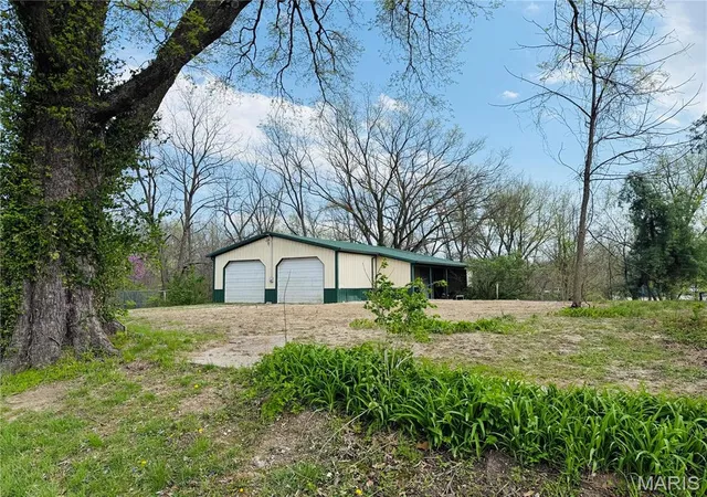 Photo 2 of Single Family Residence at 315 E Madison St, Paris, MO 65275 | MLS# MIS24073879 | | Sold on 2025-07-18