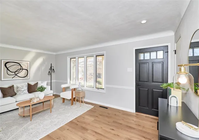 Photo 2 of Single Family Residence at 5009 Bellarina Dr, Saint Louis, MO 63129 | MLS# MIS24073942 | | Sold on 2025-01-23