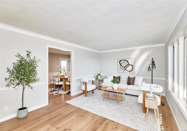 Photo 3 of Single Family Residence at 5009 Bellarina Dr, Saint Louis, MO 63129 | MLS# MIS24073942 | | Sold on 2025-01-23