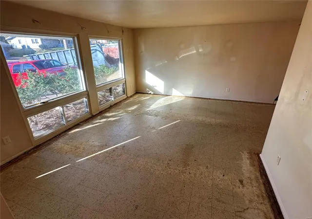Photo 1 of Single Family Residence at 1642 Ross Ave, Saint Louis, MO 63146 | MLS# MIS24073968 | | Sold on 2025-01-02