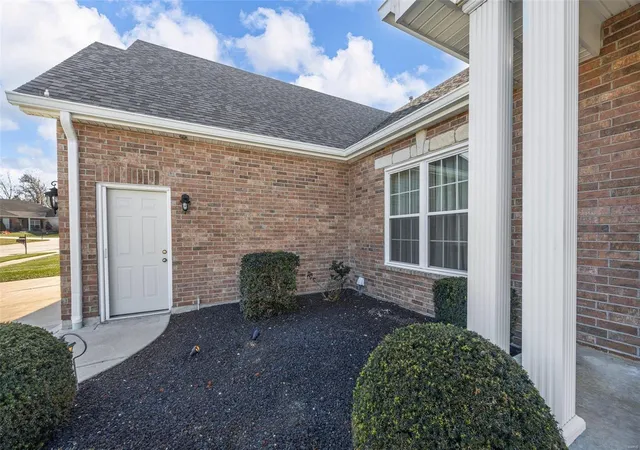 Photo 1 of Single Family Residence at 1158 Hollow Valley Ct, Saint Charles, MO 63304 | MLS# MIS24074053 |  | Sold on 2025-03-27