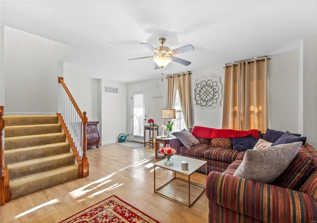 Photo 4 of Single Family Residence at 3524 Canal St, Saint Charles, MO 63301 | MLS# MIS24074112 | | Sold on 2025-01-30