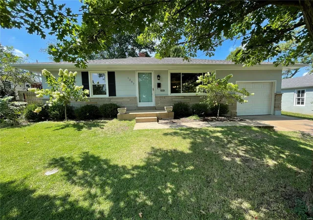 Single Family Residence at 1207 Folger Ave, Saint Louis, MO 63122 | MLS# MIS24074132 | | Sold on 2025-01-31