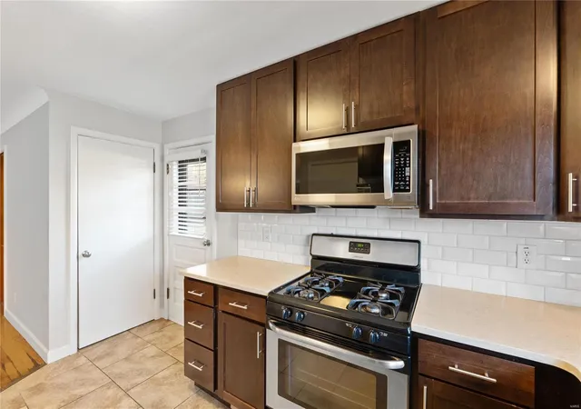 Photo 4 of Single Family Residence at 1207 Folger Ave, Saint Louis, MO 63122 | MLS# MIS24074132 | | Sold on 2025-01-31