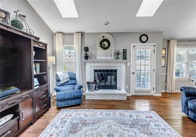 Photo 3 of Single Family Residence at 986 Whispering Ridge Ln, Saint Peters, MO 63376 | MLS# MIS24074140 |  | Sold on 2025-01-07