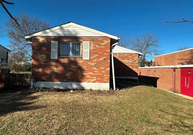 Single Family Residence at 4107 Cedarwood Ave, Saint Louis, MO 63121 | MLS# MIS24074355 | | Sold on 2025-01-30
