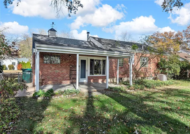 Photo 4 of Single Family Residence at 208 Cannonbury Dr, Saint Louis, MO 63119 | MLS# MIS24074419 |  | Sold on 2025-02-06