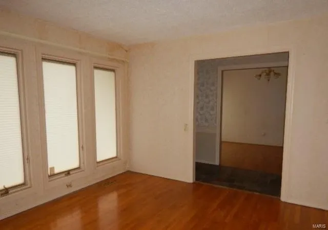 Photo 4 of Single Family Residence at 762 Ambois Dr, Saint Louis, MO 63141 | MLS# MIS24074443 | | Sold on 2024-12-30