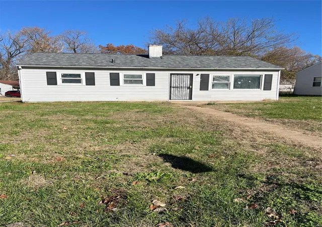 Single Family Residence at 5320 Grove Ave, Saint Louis, MO 63135 | MLS# MIS24074469 | | Sold on 2024-12-19