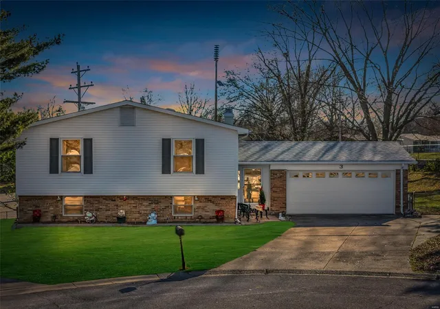 Single Family Residence at 3 Chris Ct, Saint Peters, MO 63376 | MLS# MIS24074497 | | Sold on 2025-02-05