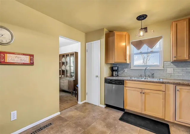 Photo 4 of Single Family Residence at 3 Chris Ct, Saint Peters, MO 63376 | MLS# MIS24074497 | | Sold on 2025-02-05