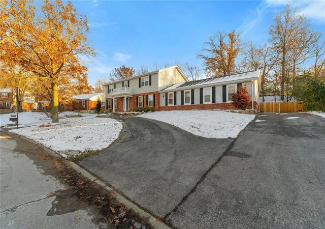 Photo 3 of Single Family Residence at 12216 Kingshill Dr, Saint Louis, MO 63141 | MLS# MIS24074567 | | Sold on 2025-01-10