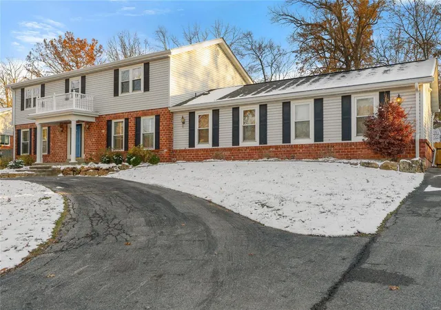 Photo 4 of Single Family Residence at 12216 Kingshill Dr, Saint Louis, MO 63141 | MLS# MIS24074567 | | Sold on 2025-01-10