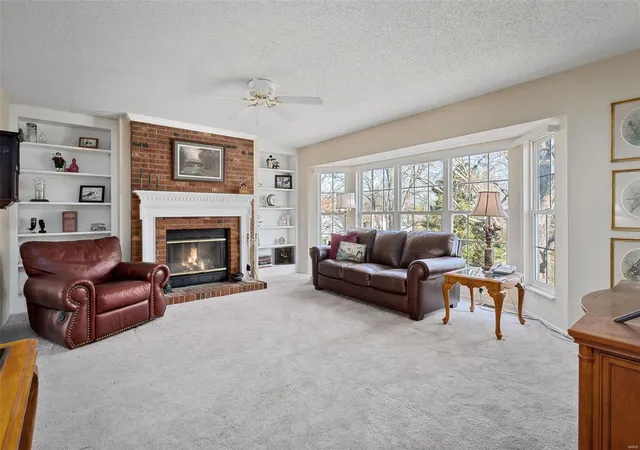 Photo 3 of Single Family Residence at 742 Winterfield Dr, Saint Peters, MO 63304 | MLS# MIS24074620 |  | Sold on 2025-01-13
