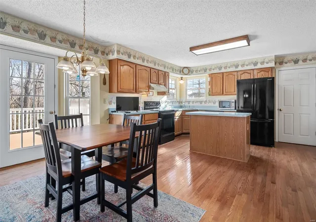 Photo 4 of Single Family Residence at 742 Winterfield Dr, Saint Peters, MO 63304 | MLS# MIS24074620 |  | Sold on 2025-01-13