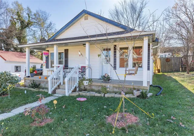 Photo 4 of Single Family Residence at 511 Albert St, Fredericktown, MO 63645 | MLS# MIS24074727 | | Sold on 2025-03-28