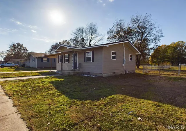 Photo 2 of Single Family Residence at 930 Mcnew Dr, Bernie, MO 63822 | MLS# MIS24074751 | | Sold on 2025-09-17