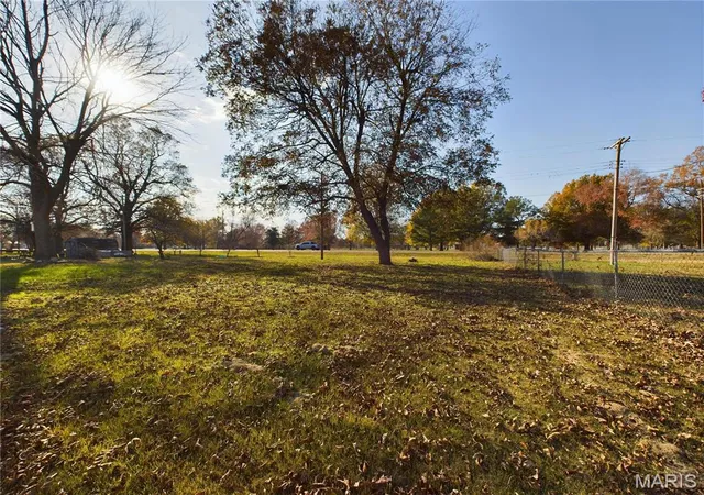 Photo 4 of Single Family Residence at 930 Mcnew Dr, Bernie, MO 63822 | MLS# MIS24074751 | | Sold on 2025-09-17