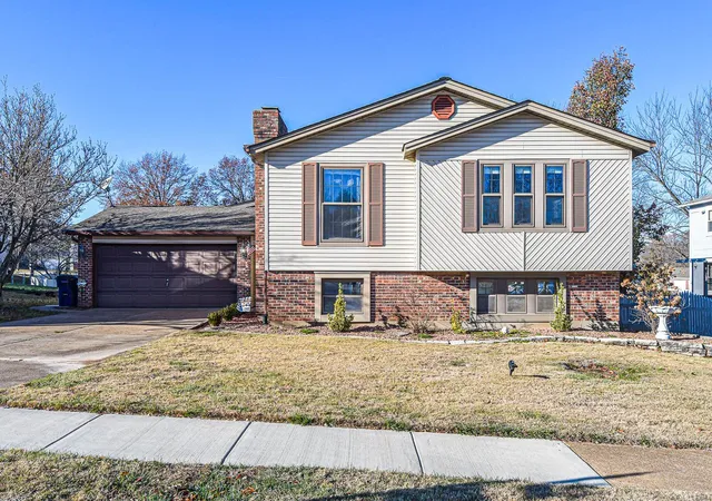 Single Family Residence at 2637 Treeridge Trail Ct, Saint Louis, MO 63129 | MLS# MIS24074768 | | Sold on 2025-01-29