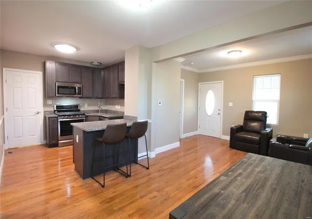 Photo 4 of Single Family Residence at 120 Madison Ave, Saint Louis, MO 63119 | MLS# MIS24074824 | | Sold on 2025-02-13
