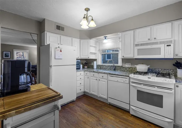 Photo 5 of Single Family Residence at 7672 Lindbergh Dr, Saint Louis, MO 63117 | MLS# MIS24074833 |  | Sold on 2025-01-14