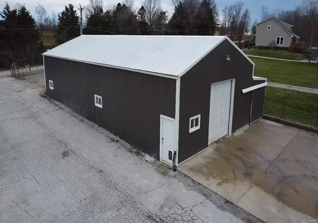 Photo 3 of Single Family Residence at 56200 Ocean Wave Ln, Hannibal, MO 63401 | MLS# MIS24074878 | | Sold on 2025-05-08