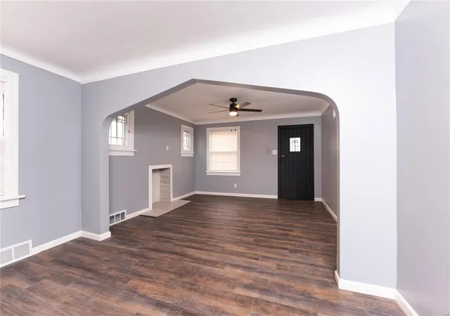 Photo 1 of Single Family Residence at 3700 Killarney Ct, Saint Louis, MO 63114 | MLS# MIS24074903 | | Sold on 2025-03-27