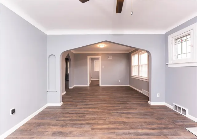 Photo 3 of Single Family Residence at 3700 Killarney Ct, Saint Louis, MO 63114 | MLS# MIS24074903 | | Sold on 2025-03-27