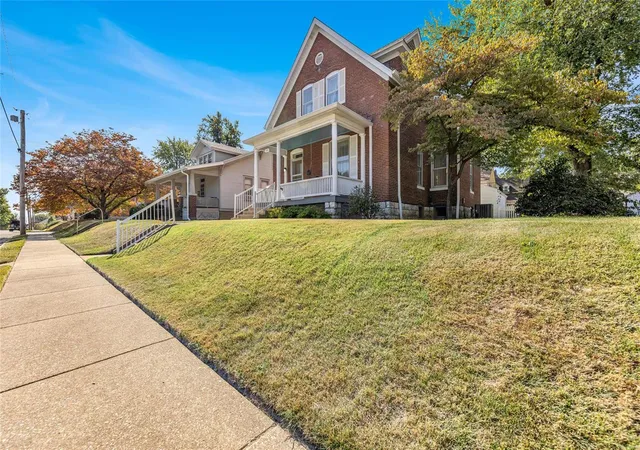 Photo 2 of Single Family Residence at 709 Monroe St, Saint Charles, MO 63301 | MLS# MIS24074980 |  | Sold on 2025-01-02