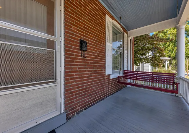 Photo 4 of Single Family Residence at 709 Monroe St, Saint Charles, MO 63301 | MLS# MIS24074980 |  | Sold on 2025-01-02