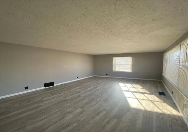 Photo 2 of Single Family Residence at 6320 Everett Dr, Saint Louis, MO 63134 | MLS# MIS24074990 | | Sold on 2025-01-10