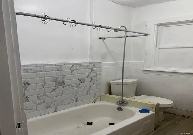 Photo 2 of Single Family Residence at 711 Gimblin Rd, Saint Louis, MO 63147 | MLS# MIS24075022 | | Sold on 2025-01-31
