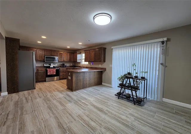 Photo 4 of Single Family Residence at 160 Saturn Ct, Holts Summit, MO 65043 | MLS# MIS24075061 | | Sold on 2025-01-09