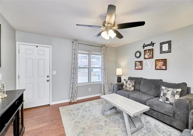 Photo 3 of Single Family Residence at 33 Sunny View Dr, Saint Peters, MO 63376 | MLS# MIS24075095 | | Sold on 2025-01-30