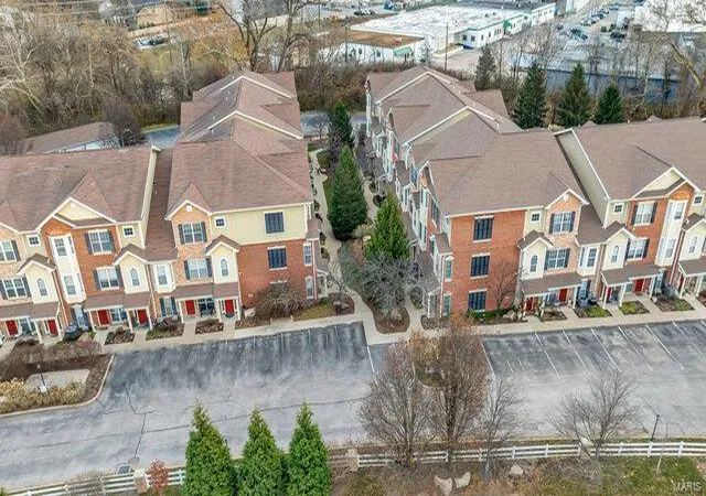 Photo 1 of Townhouse at 2658 Mcknight Crossing Ct, Saint Louis, MO 63124 | MLS# MIS24075115 | | Sold on 2025-02-06