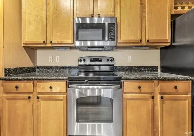 Photo 4 of Townhouse at 2658 Mcknight Crossing Ct, Saint Louis, MO 63124 | MLS# MIS24075115 | | Sold on 2025-02-06