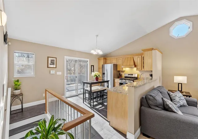 Photo 3 of Single Family Residence at 334 E Glendale Rd, Saint Louis, MO 63119 | MLS# MIS24075175 |  | Sold on 2025-01-29