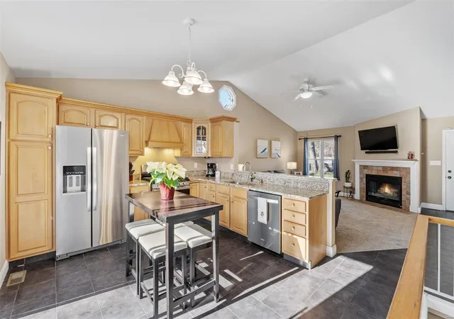 Photo 4 of Single Family Residence at 334 E Glendale Rd, Saint Louis, MO 63119 | MLS# MIS24075175 |  | Sold on 2025-01-29