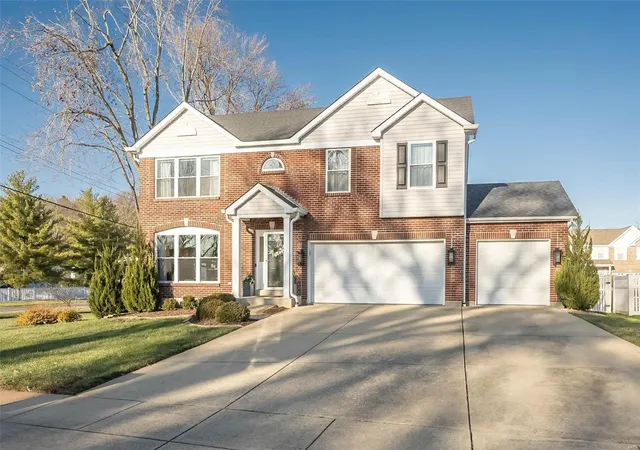 Photo 3 of Single Family Residence at 4381 Meadowgreen Estates Dr, Saint Louis, MO 63129 | MLS# MIS24075214 | | Sold on 2025-02-10