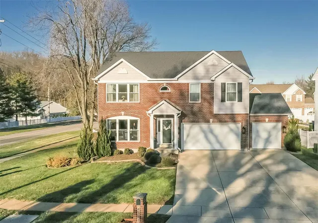 Photo 4 of Single Family Residence at 4381 Meadowgreen Estates Dr, Saint Louis, MO 63129 | MLS# MIS24075214 | | Sold on 2025-02-10