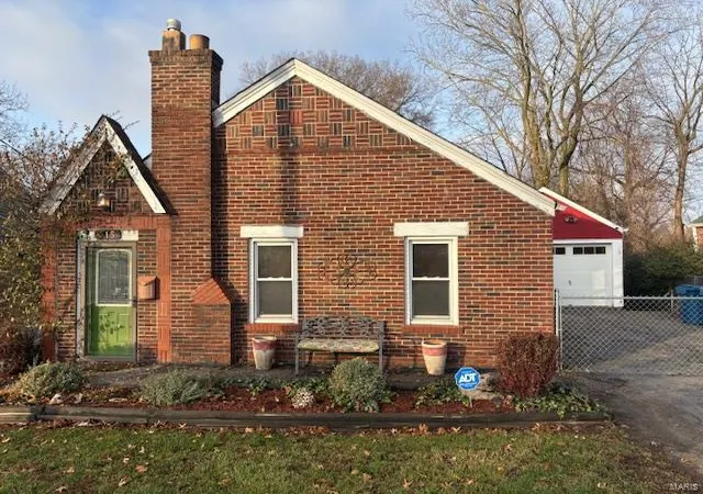 Single Family Residence at 715 N Florissant Rd, Saint Louis, MO 63135 | MLS# MIS24075270 | | Sold on 2025-07-24